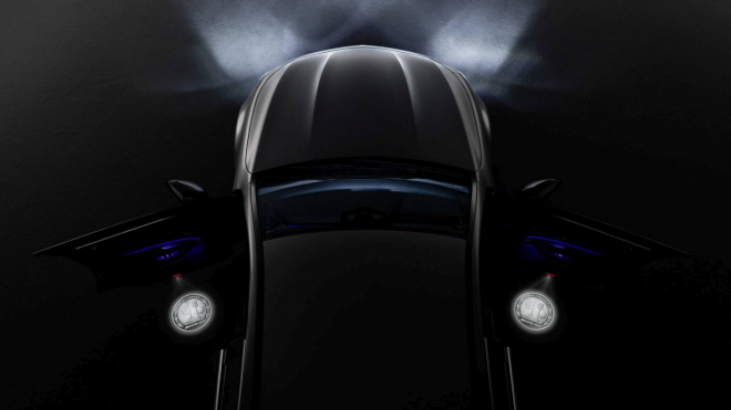 Mercedes se na Vánoce chystá důsledně, jeho auta už ted připomínají stromeček