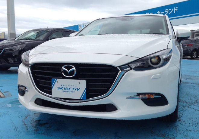 Mazda 3 2017: facelift nafocen bez maskování, manuální ruční brzda je minulostí