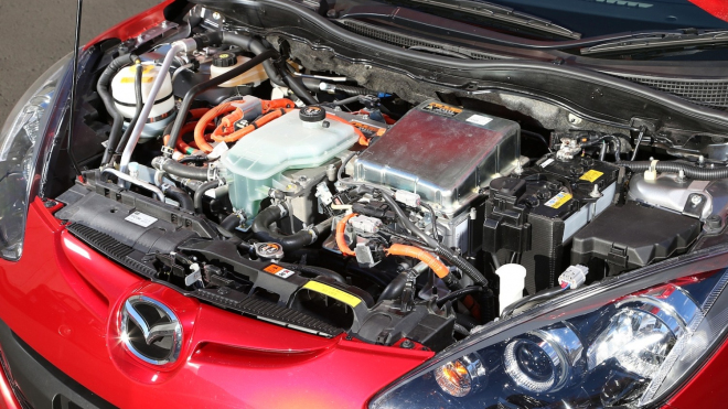 Elektromobily by bez dotací ani nebyly, říká Mazda. Přijde radši s „dieselem na benzin”