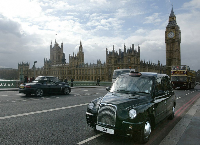 Geely pochybně kupuje výrobce tradičních londýnských taxíků Manganese Bronze
