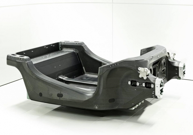 McLaren Sport Series: základní model značky odhalil své karbonové vnitřnosti