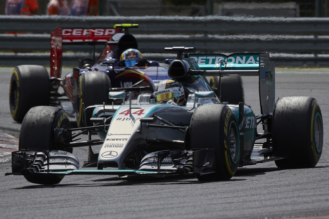 Mercedes popírá, že si kupuje úspěch v F1 a náklady přesouvá na vývoj silničních aut