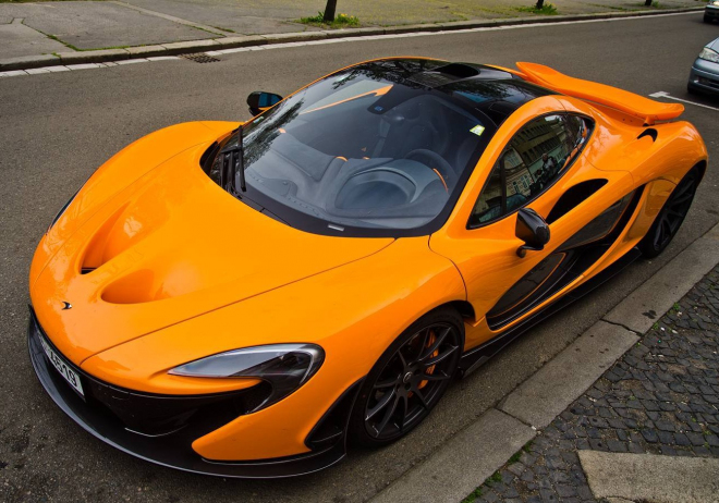 McLaren P1 už má prvního českého majitele, vůz je oranžový zvenčí i uvnitř