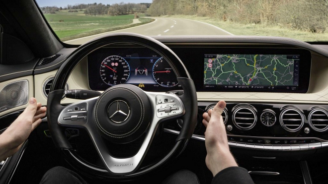 Kolik bude stát skutečný autopilot v autě? Šéf odhalil detaily z vývoje u Mercedesu