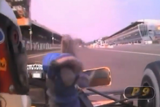 Michael Schumacher s manuálem v ruce drtí Monzu 1992. Z 26. místa jde až na 3. (onboard video)