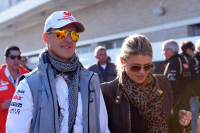 Schumacher již komunikuje s rodinou, brzy může dokonce začít mluvit a chodit