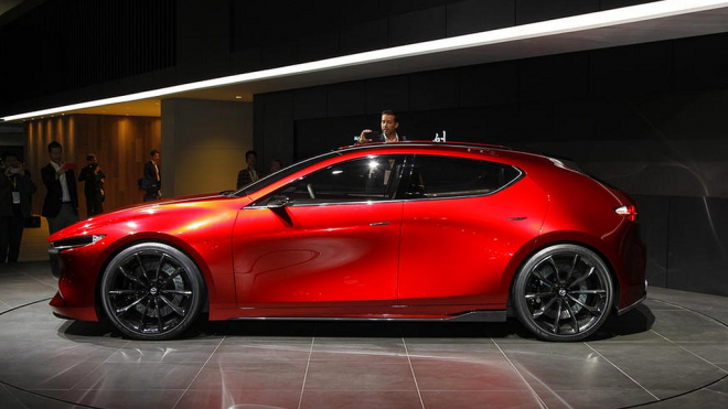 Nová Mazda 3 je venku jako koncept. Okna pomalu nemá, diesel na benzin ano