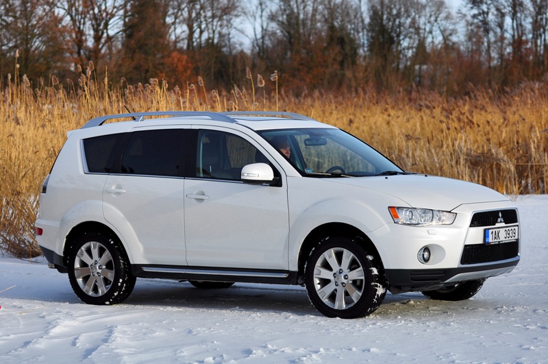 Test Mitsubishi Outlander 2,2 DI-D TC-SST: stíhačka na naftu - 16 - Mitsub_Outl35