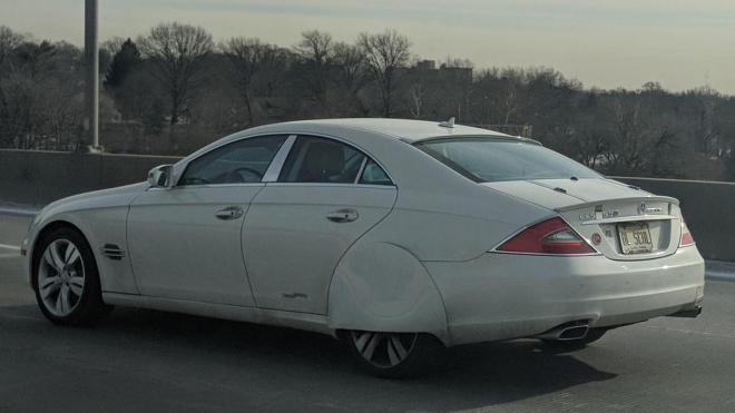 I takhle někdo umí zhyzdit auto tuningem. Výsledek vypadá jako z jiné galaxie