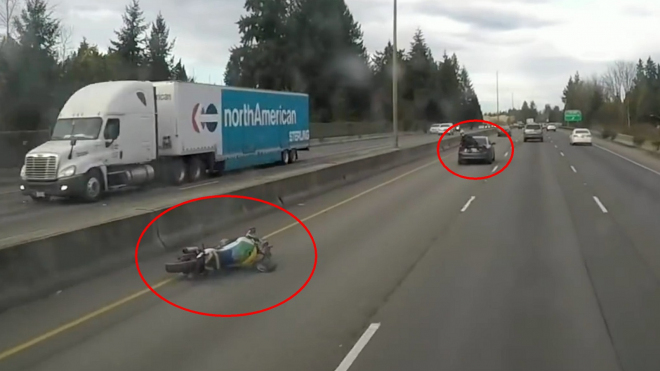 Z nehody s motorkářem si můžete odvézt i víc než jen nabourané auto (video)