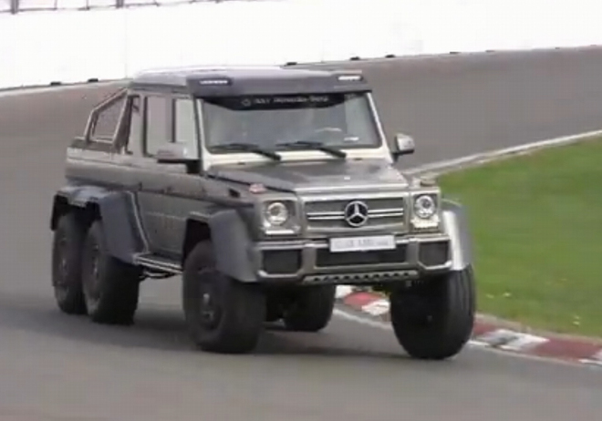 Mercedes G 63 AMG 6x6 na závodním okruhu nezapadl ani mezi supersporty (video)