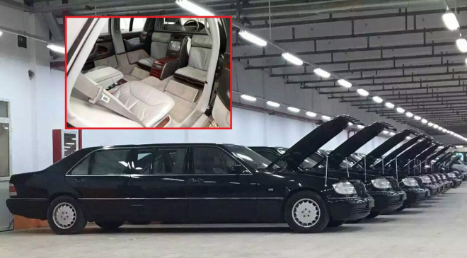 Toto je čínská opulence, 8 Mercedesů S Pullman s nápisem Dynastie 1000