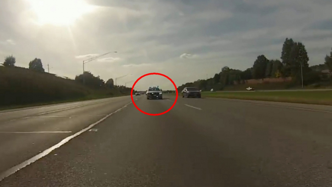 Policisté chtěli zastavit motorkáře jedoucího 160 km/h, poznali hořkost porážky (video)