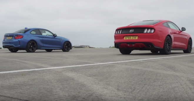 BMW M2 vs. Ford Mustang GT ve sprintu: americký svalovec nebo německý atlet? (video)
