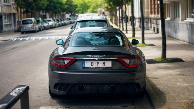 Majitel Maserati provokuje úřady vlastního státu kontroverzní značkou na přání