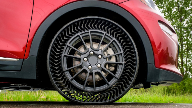 Revoluční pneu, které se nedofukují a nelze je „píchnout”, konečně míří na silniční auta