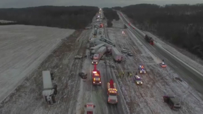 Hrozivé záběry hromadné dálniční nehody ukazují, co dokáže prudký nástup zimy