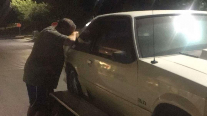 Muži se po dekádách vrátilo auto, které musel prodat kvůli nemoci, teď je jak nové