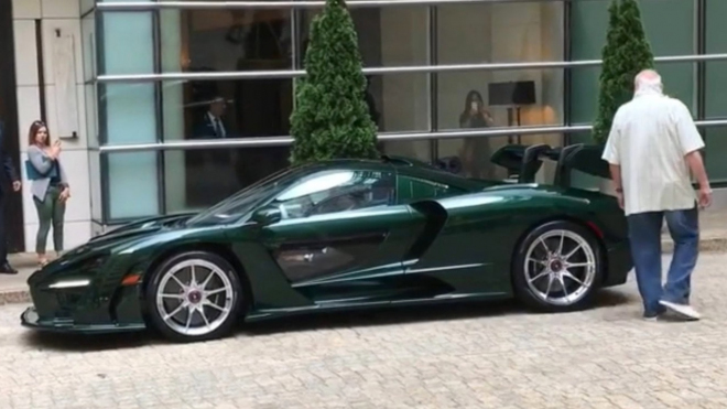 Král matrací rozprodává svou kolekci aut, zbavuje se i unikátů postavených na míru