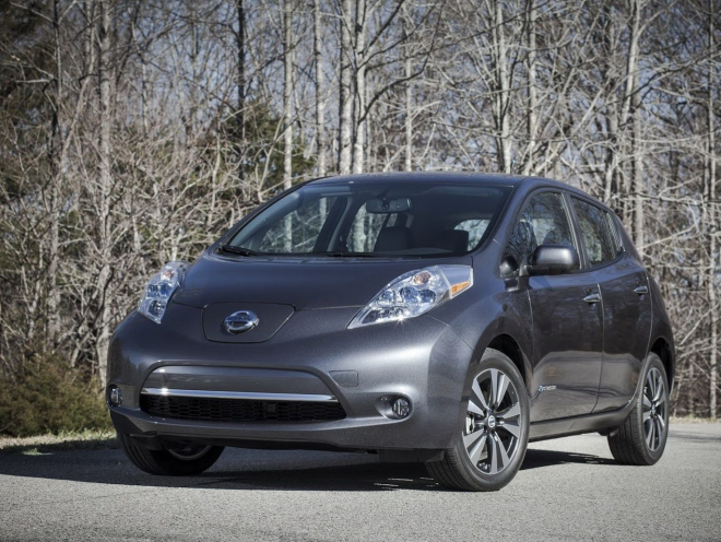 Nissan Leaf 2013: facelift dorazil i do Ameriky, s lepší nabíječkou i zárukou