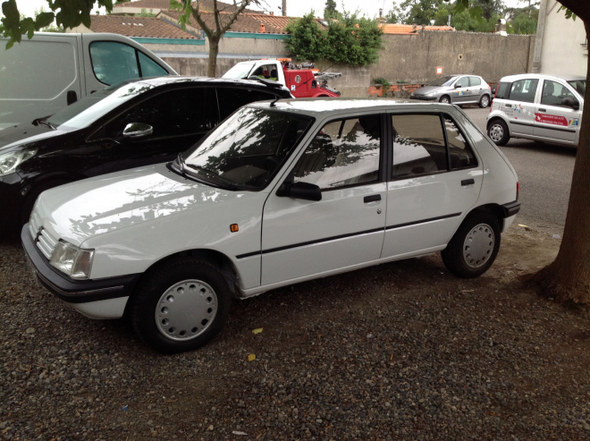 Kupte si nový Peugeot 205, za 20 let ujel jen 84 kilometrů