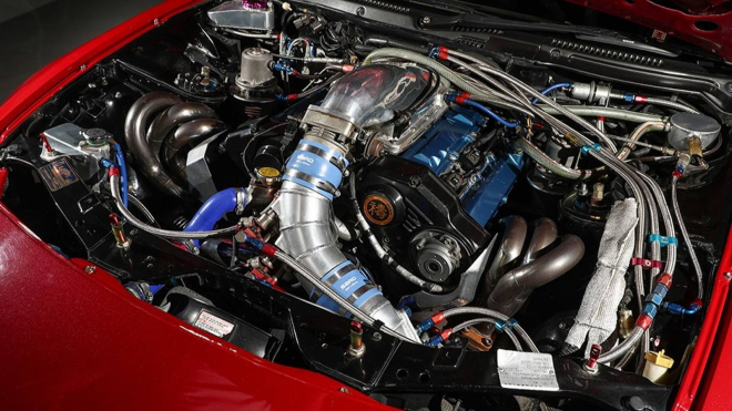 K mání je vůz s certifikovanou maximálkou 421 km/h. Stojí zlomek toho, co Bugatti