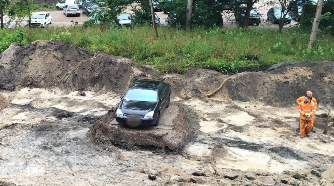 Dávejte pozor, kde necháváte auto přes dovolenou. I takhle ho pak můžete najít