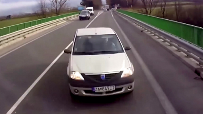 Podivná nehoda Slováka v Dacii trápí svět. Proč, pochopíte hned (video)