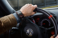 Nissan Nismo Smartwatch: hodinky se spojí s vaším sporťákem i změří váš tep
