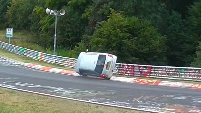 Řidičská záchrana roku? I z takové pozice je možné dostat auto bez nehody