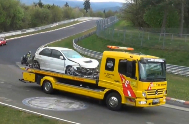 Nejzajímavější nehody Nordschleife v roce 2014: bouralo i Ring Taxi (video)
