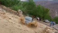 Toto je nejnaivnější pokus o projetí řeky autem. Neuvěříte, jak řidič vyvázl (video)