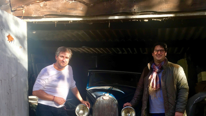 Bugatti nalezená v garáži zabarikádované pytli s pískem se prodala za desítky milionů