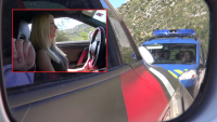 Policista zastavil Nissan GT-R s pornoherečkou za volantem, co asi chtěl? (video)