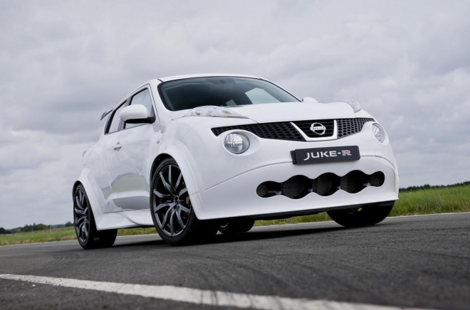 Nissan Juke-R 001: první produkční kus je na světě, má i svého majitele