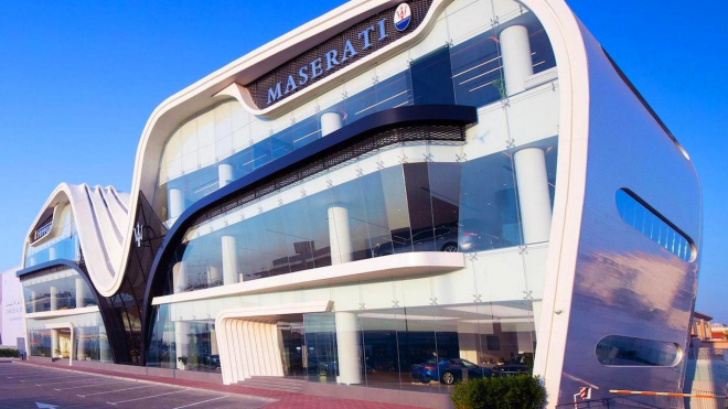Maserati otevřelo největší dealerství na světě, luxusem opájí klienty v pěti patrech