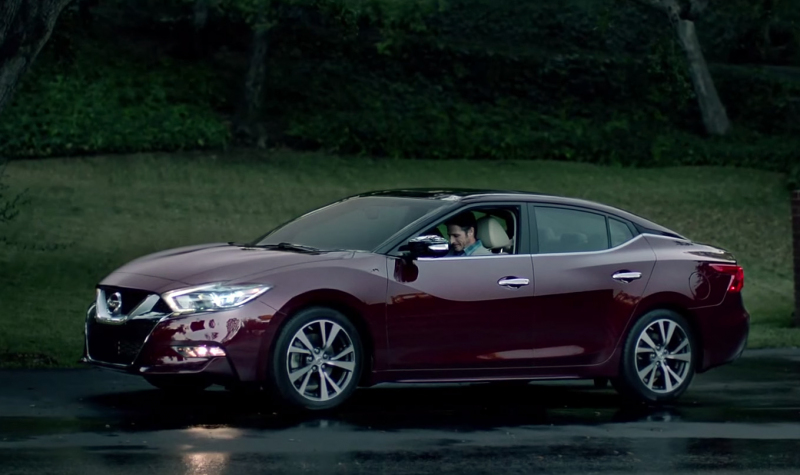Nissan_Maxima_Super_Bowl_2015_01_800_600.jpg