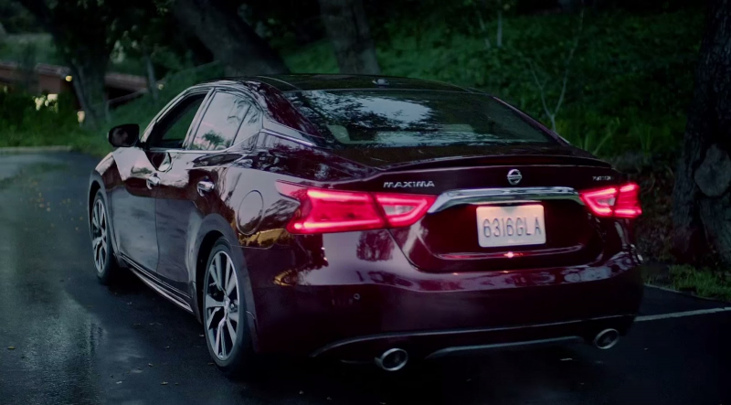 Nissan_Maxima_Super_Bowl_2015_02_800_600.jpg