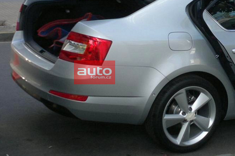 Nova_Skoda_Octavia_III_2013_bez_maskovani_04_800_600.jpg