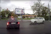 Tato nehoda vám ukáže, proč má 50 km/h ve městě smysl (video)