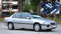 K mání je zánovní Opel Omega MV6. Šestiválec a zadní pohon nedává draho