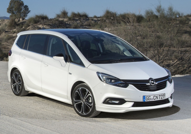 Opel Zafira 2016 oficiálně: facelift sebral přídi bumerangy, interiéru tlačítka