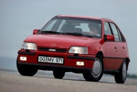 Opel Kadett GSi: dědeček OPC proháněl Golfy už v roce 1984