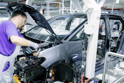 Nejste už unaveni z vyhrávání? Pro automobilové firmy pracuje v Německu nejmíň lidí od roku 2005, mizí po kvantech rok co rok