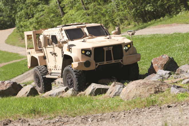 Nový Hummer bude armádě dodávat Oshkosh, jeho stroj je nejlepší JLTV