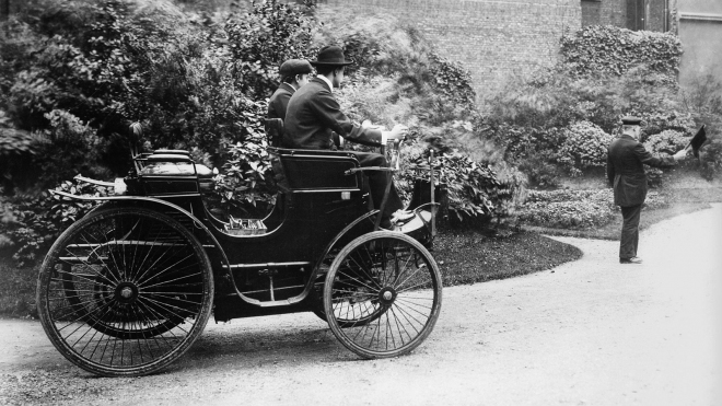 Absurdní pokusy změnit běh dějin připomínají, jak složité byly začátky aut