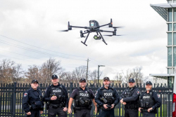 Policie nutila řidiče, aby nevěnovali pozornost řízení, pak je pokutovala za nevěnování pozornosti řízení