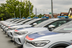 Elektrická auta už nechce ani policie. &bdquo;Jsou pomalá, nebrzdí a nikam nedojedou,&rdquo; říká s ukončením pilotního projektu