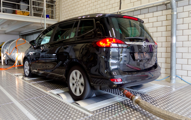 Opel přiznal, že software jeho dieselů vypíná emisní systém, prý však legálně