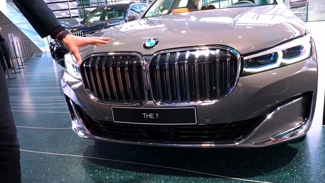 Designér BMW se pokusil vysvětlit, proč má nová řada 7 tak monstrózní ledvinky